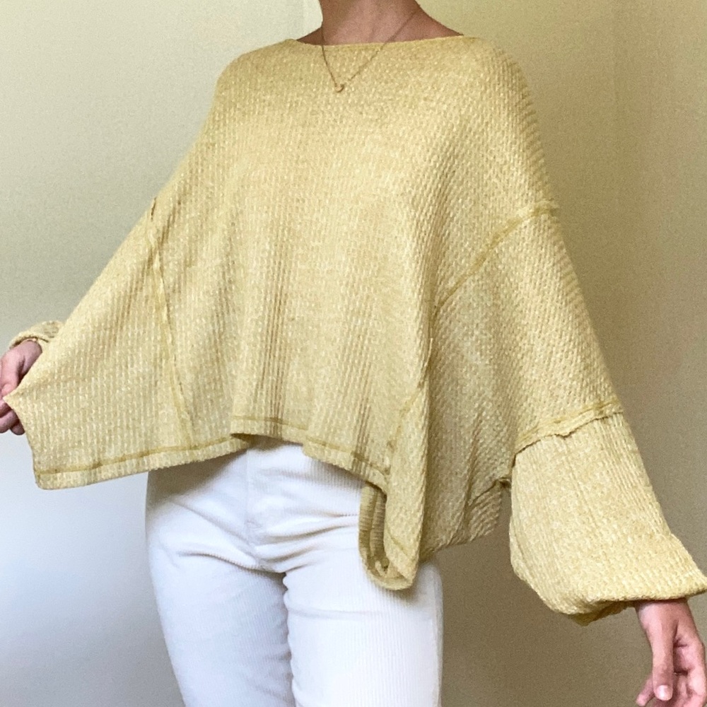 Pale yellow top
